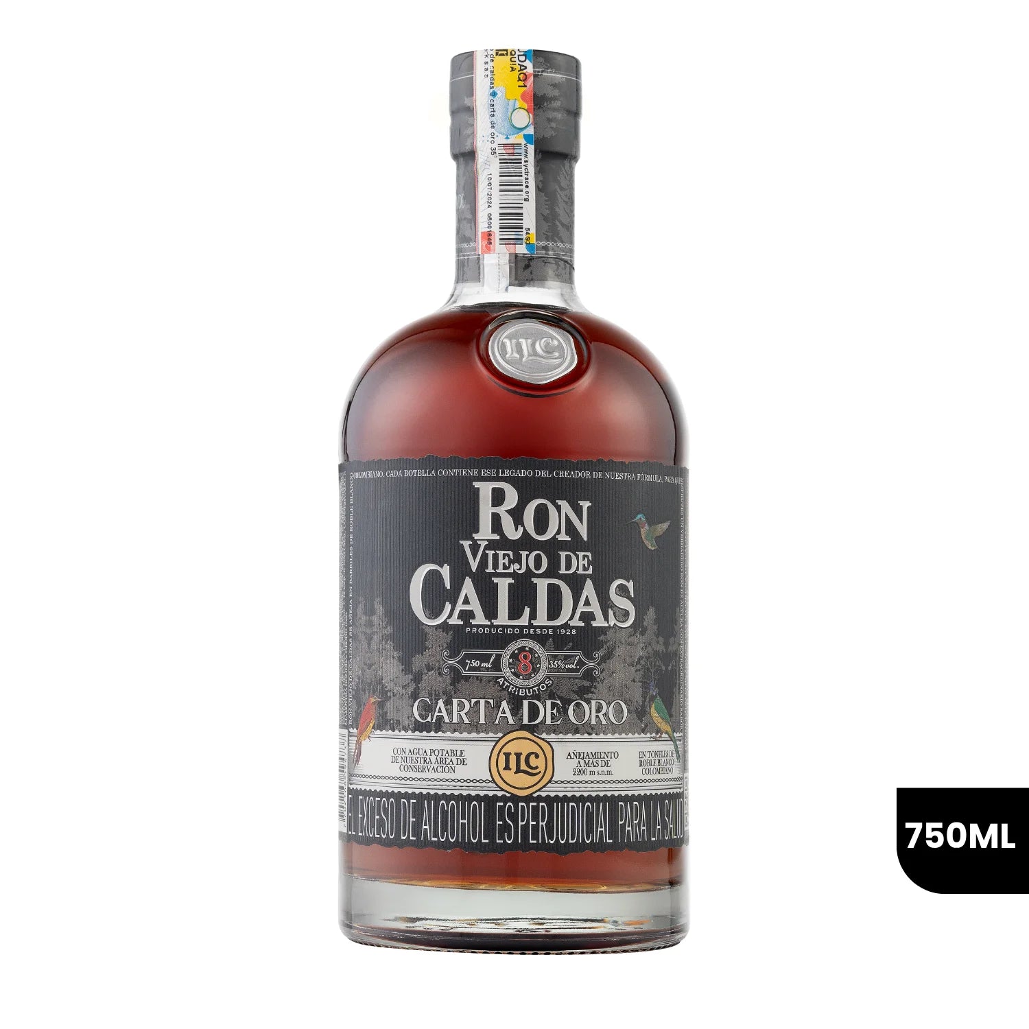 Botella de Ron Viejo de Caldas Carta de Oro de 750ml sobre fondo blanco. La botella de cristal muestra el licor ámbar oscuro y una etiqueta elegante en tonos oscuros con letras blancas y doradas, acompañada de pequeñas ilustraciones de aves típicas.