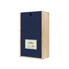 Caja de madera tamaño M con tapa azul estampada y etiqueta frontal con el logo de Tienda Commerk sobre fondo blanco.