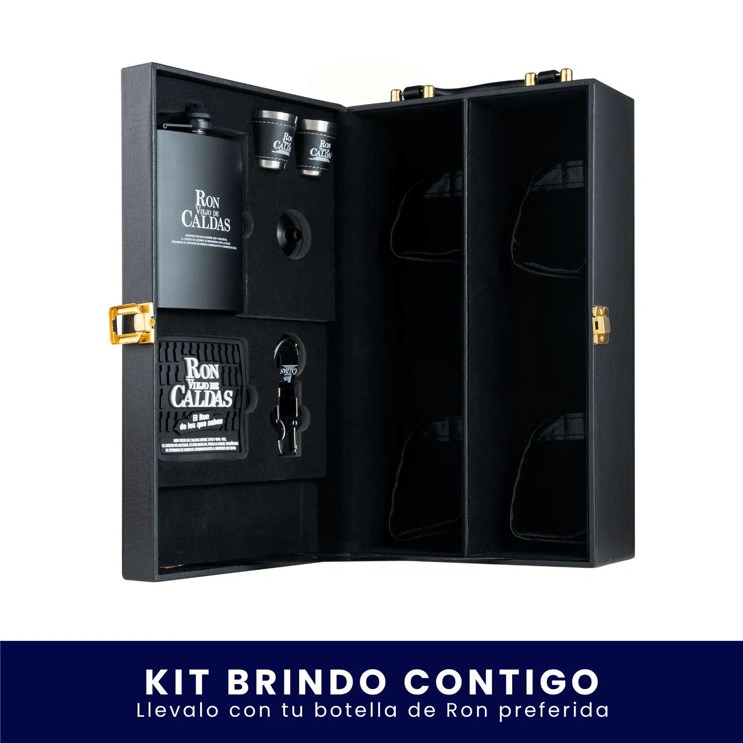 Elegante estuche negro abierto de Ron Viejo de Caldas. En el lado izquierdo incluye una licorera de bolsillo negra, dos vasos metálicos tipo shot, un embudo y accesorios con el logo de la marca. El lado derecho tiene compartimentos vacíos para botellas, todo sobre fondo blanco. En la parte inferior tiene un banner azul con el texto "Kit Brindo Contigo Llévalo con tu botella de Ron preferida"