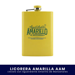Licorera de bolsillo color amarillo con el logo impreso en verde de Aguardiente Amarillo de Manzanares sobre fondo blanco.