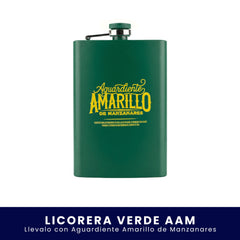 Licorera de bolsillo color verde con el logo impreso en amarillo de Aguardiente Amarillo de Manzanares sobre fondo blanco.